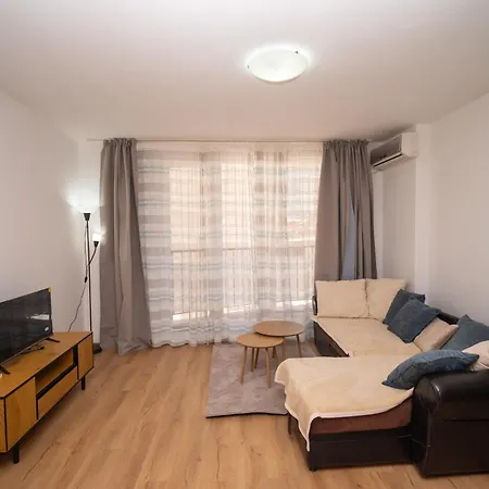 Spacious 2bd - Walk To Center And Free Parking By Flat Mаnager * 布尔加斯